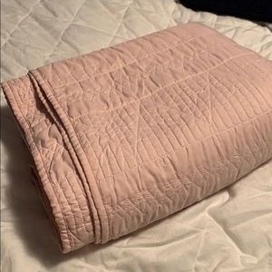 Pale pink twin xl size quilt